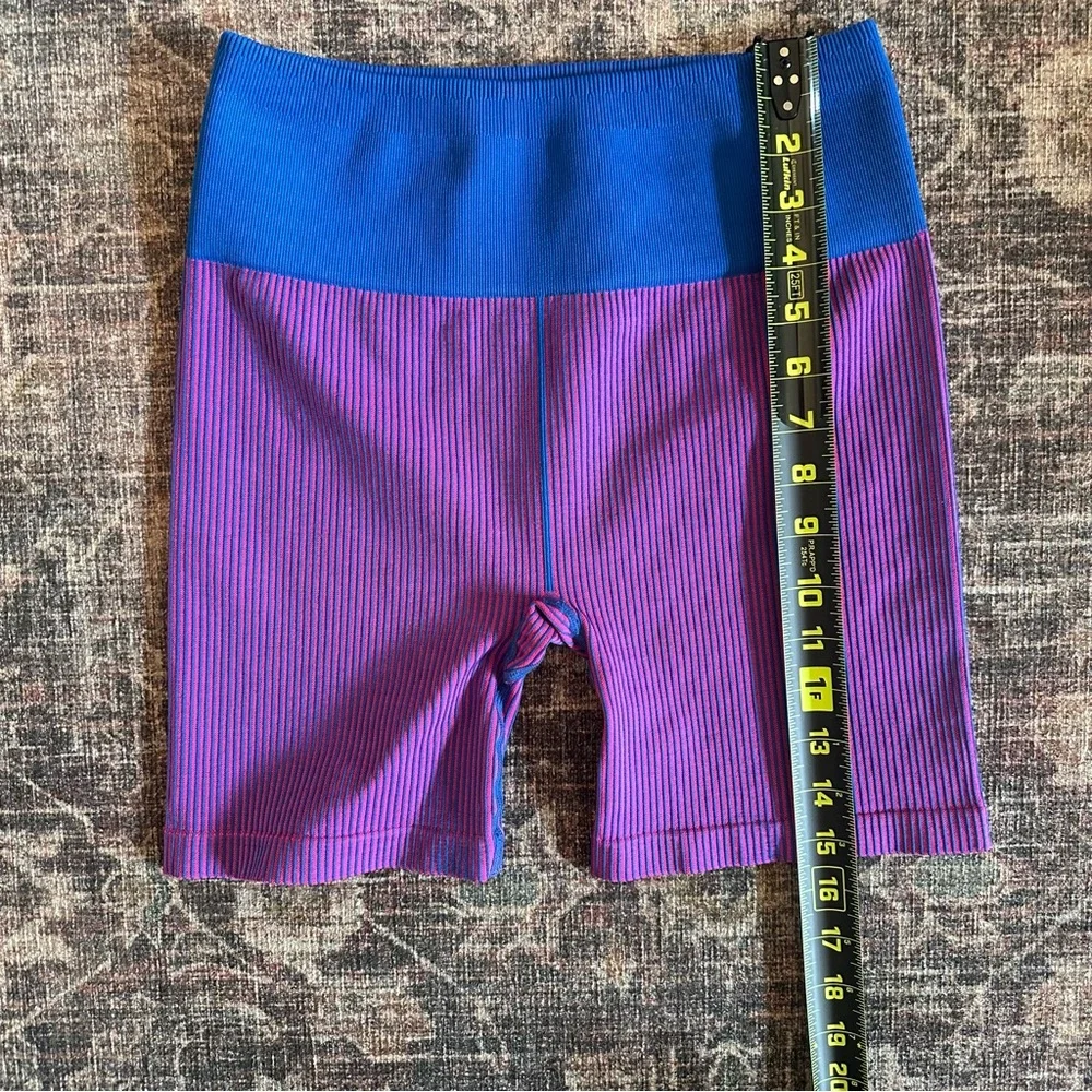 Fabletics Pink & Blue Workout Set | Razorback Top | Women’s Medium - Picture 6 of 6